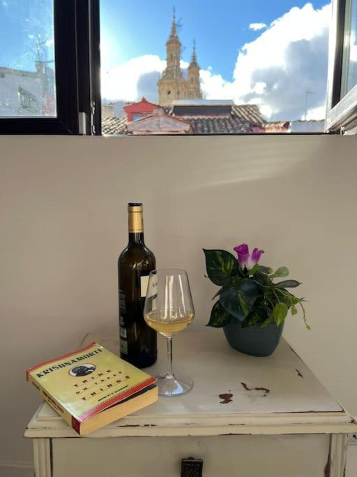 Old Town Loft - Cathedral Views. Apartment Logrono Luaran gambar